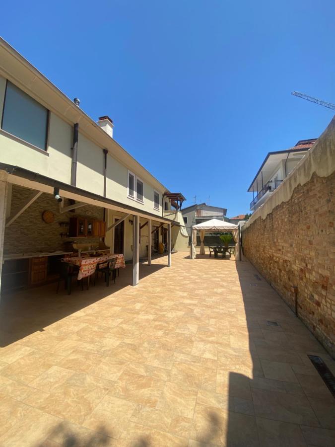 Caserma Guelfa - Casa Vacanza Chiarina Сан Бенедето дел Тронто Екстериор снимка